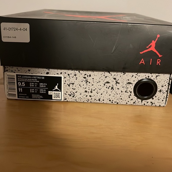 Air Jordan Retro 4 SE main image 9